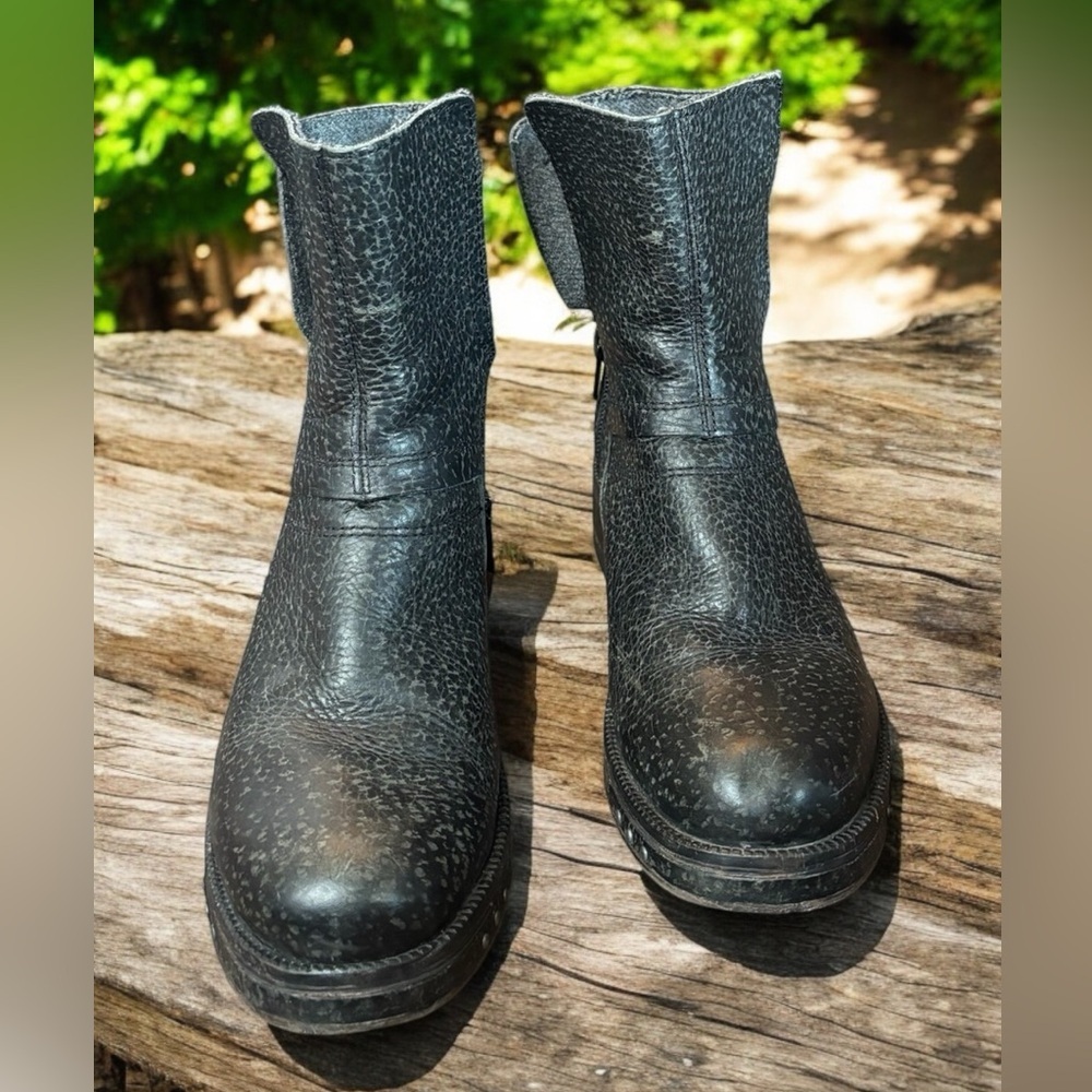 CAT Caterpillar Women’s Leather Moto Boot. Size 6. Great Condition.